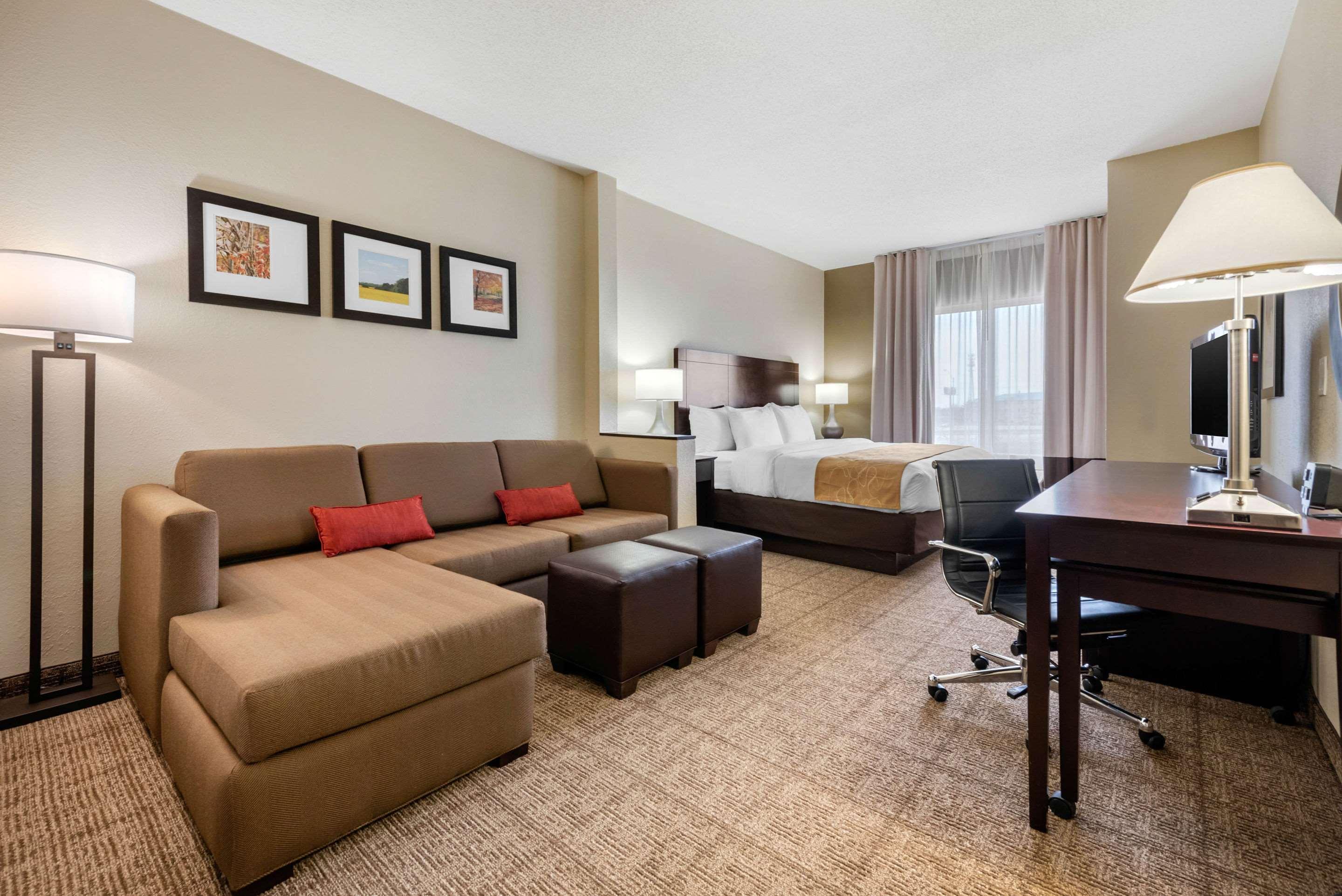 Comfort Suites Lafayette University Area Exterior photo