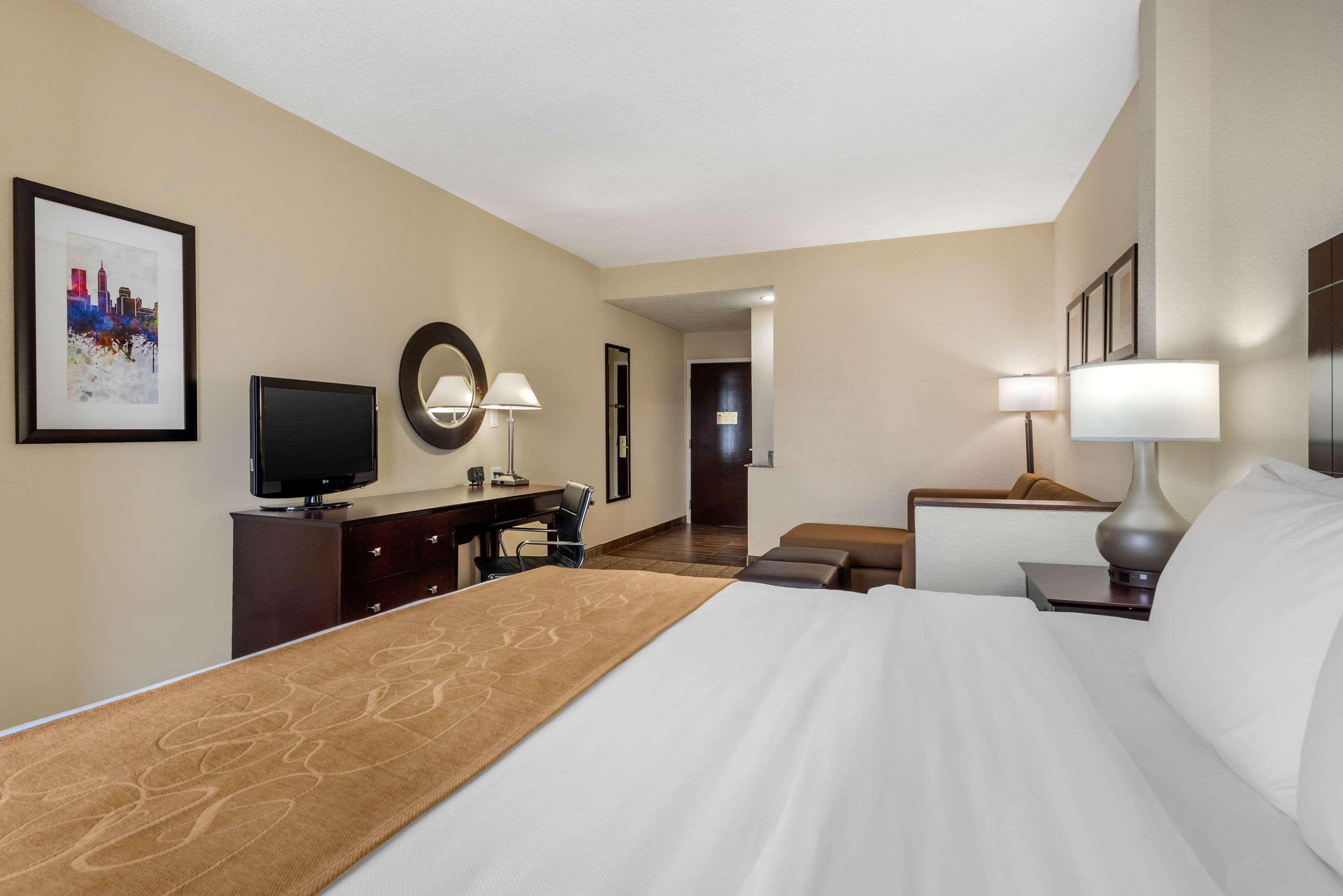Comfort Suites Lafayette University Area Exterior photo