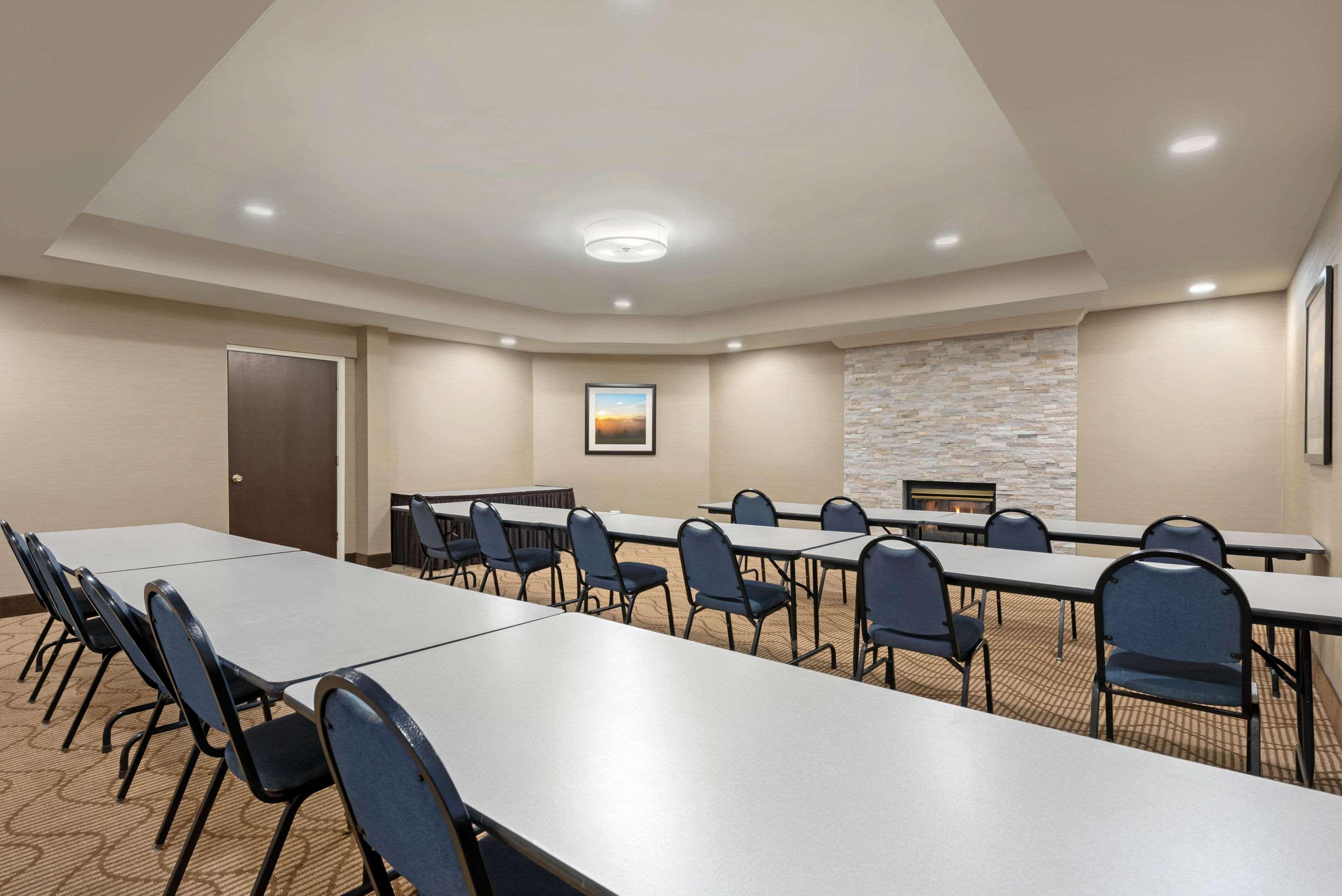 Comfort Suites Lafayette University Area Exterior photo