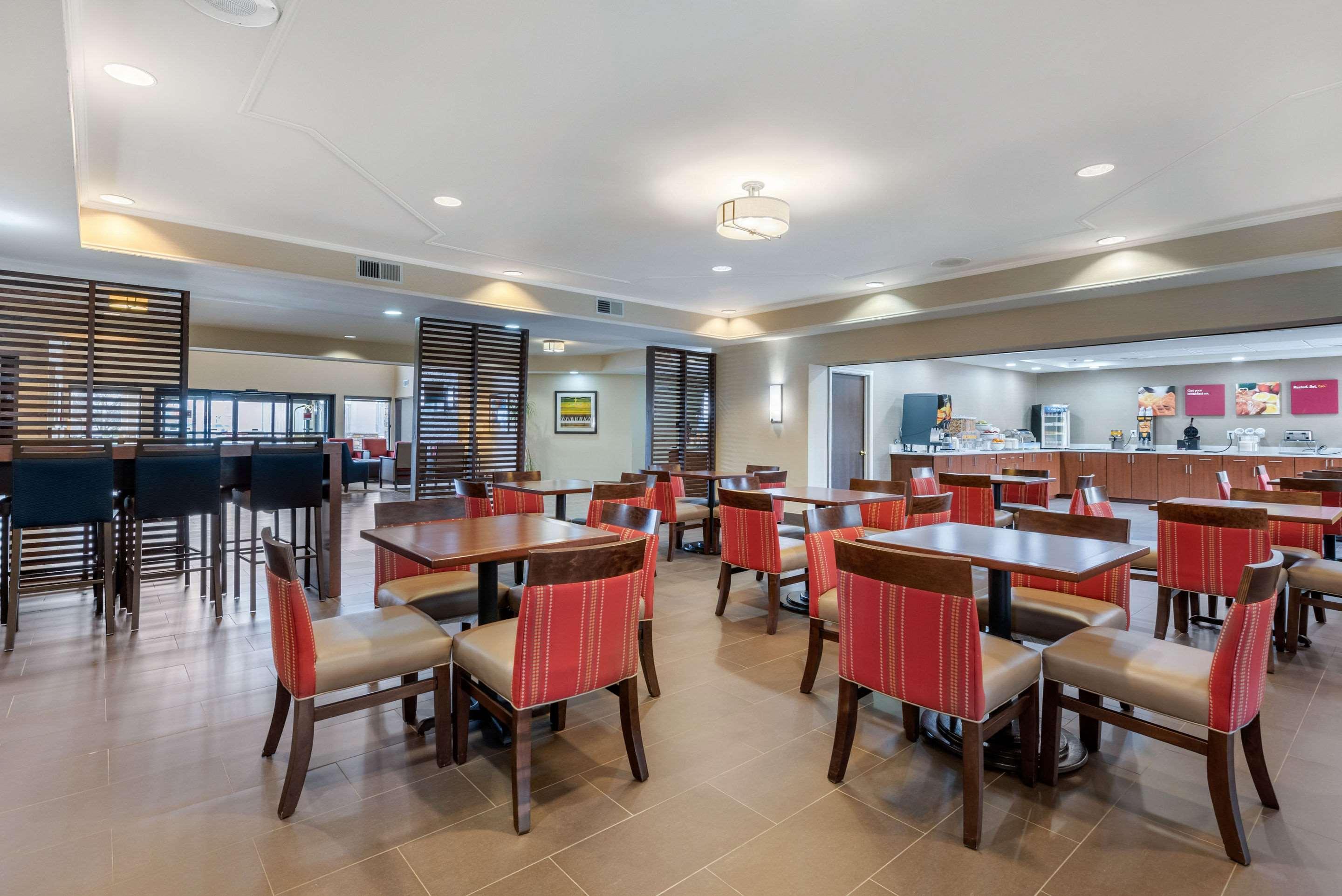 Comfort Suites Lafayette University Area Exterior photo