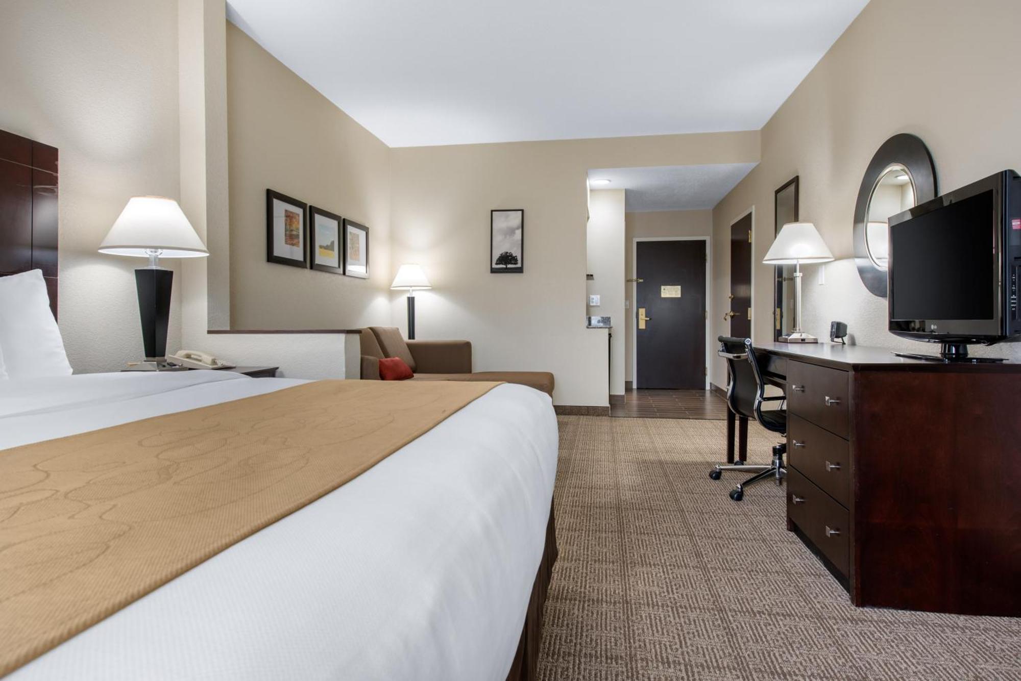 Comfort Suites Lafayette University Area Exterior photo