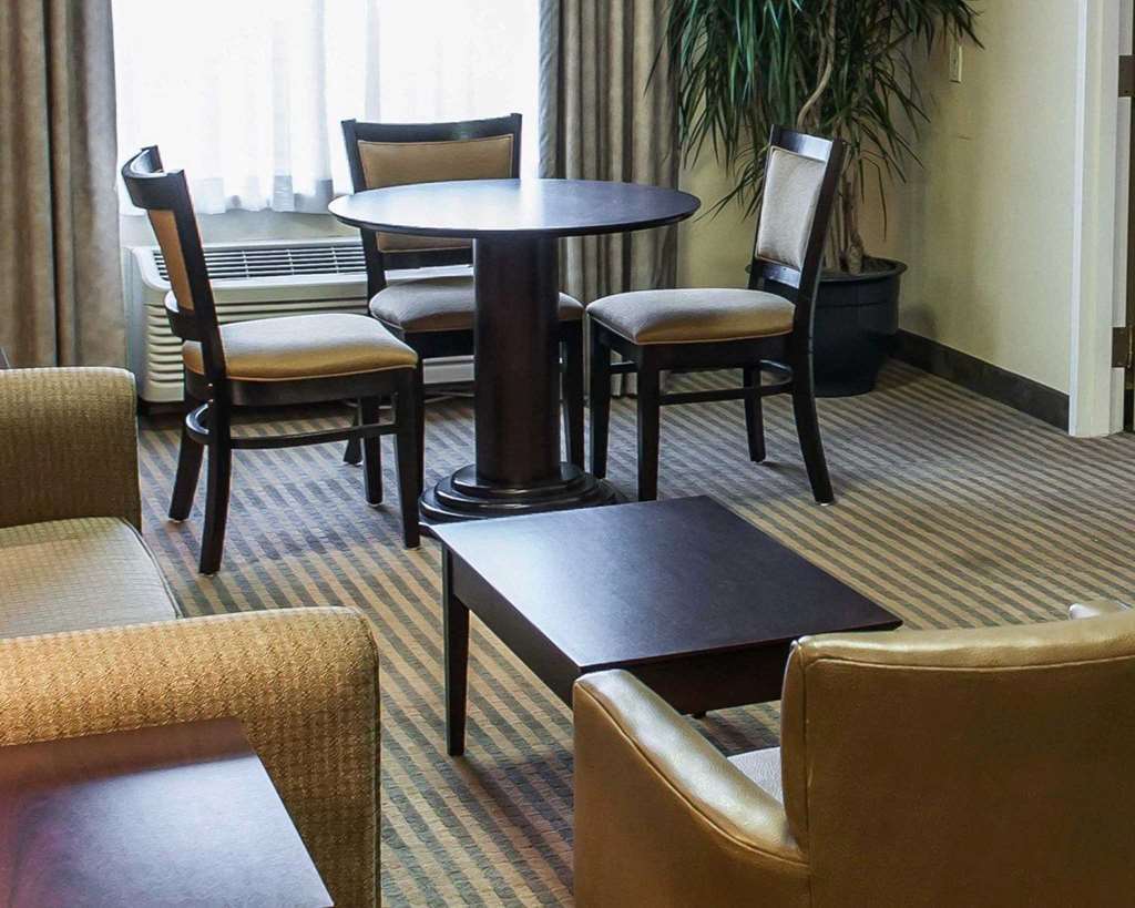 Comfort Suites Lafayette University Area Room photo