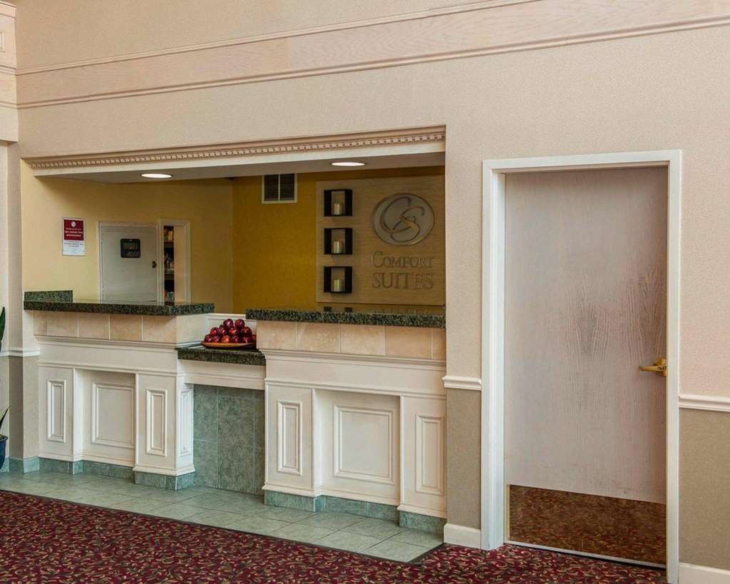 Comfort Suites Lafayette University Area Interior photo