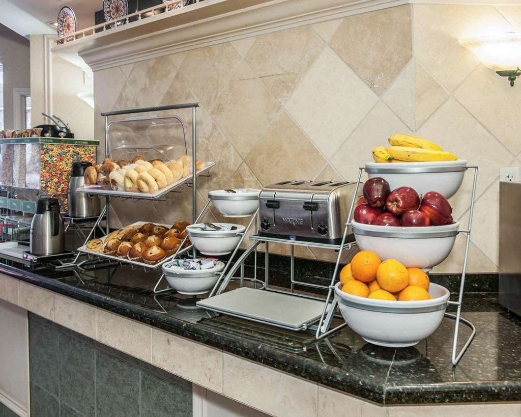 Comfort Suites Lafayette University Area Restaurant photo